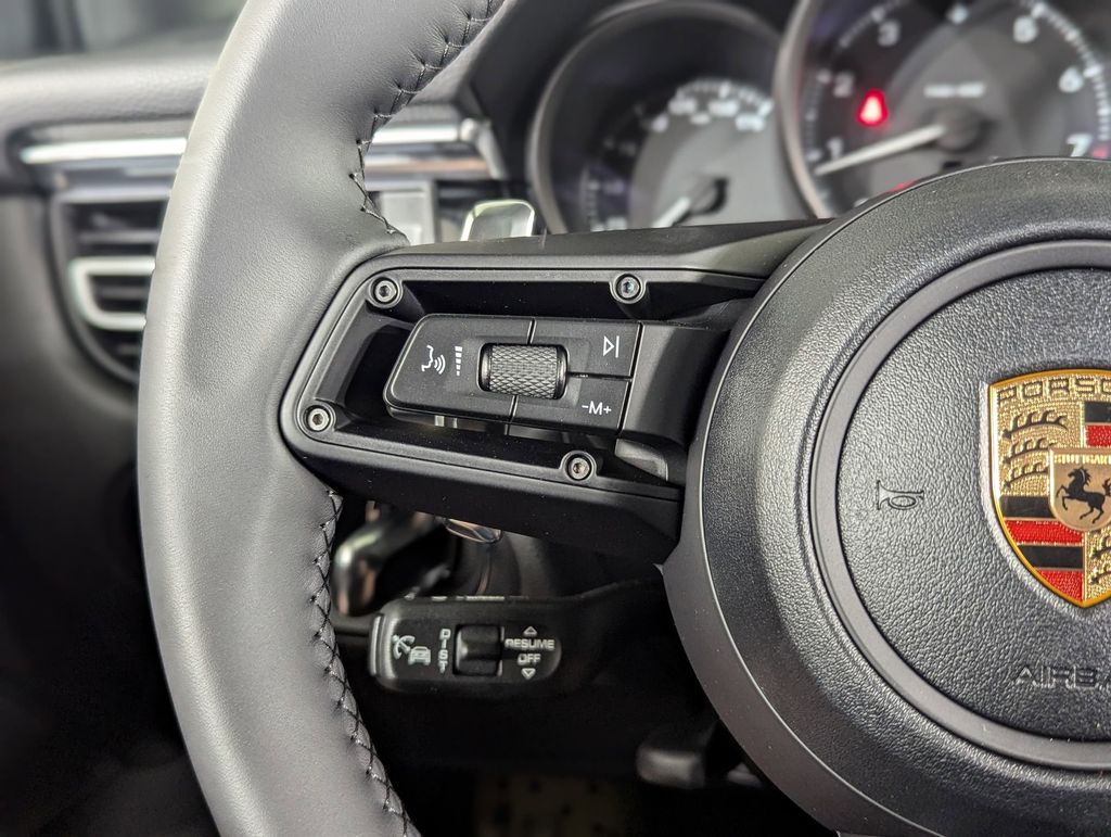 2025 Porsche Macan T - Photo 20