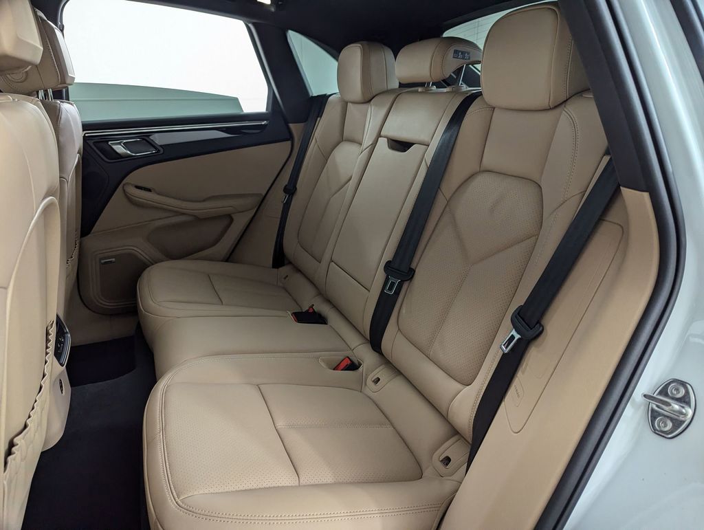 2025 Porsche Macan - Photo 27
