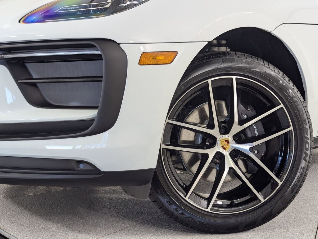 2025 Porsche Macan - Photo 11