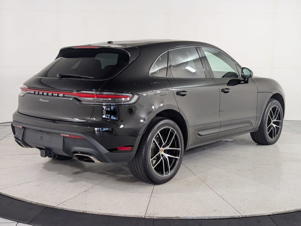 2025 Porsche Macan T - Photo 9