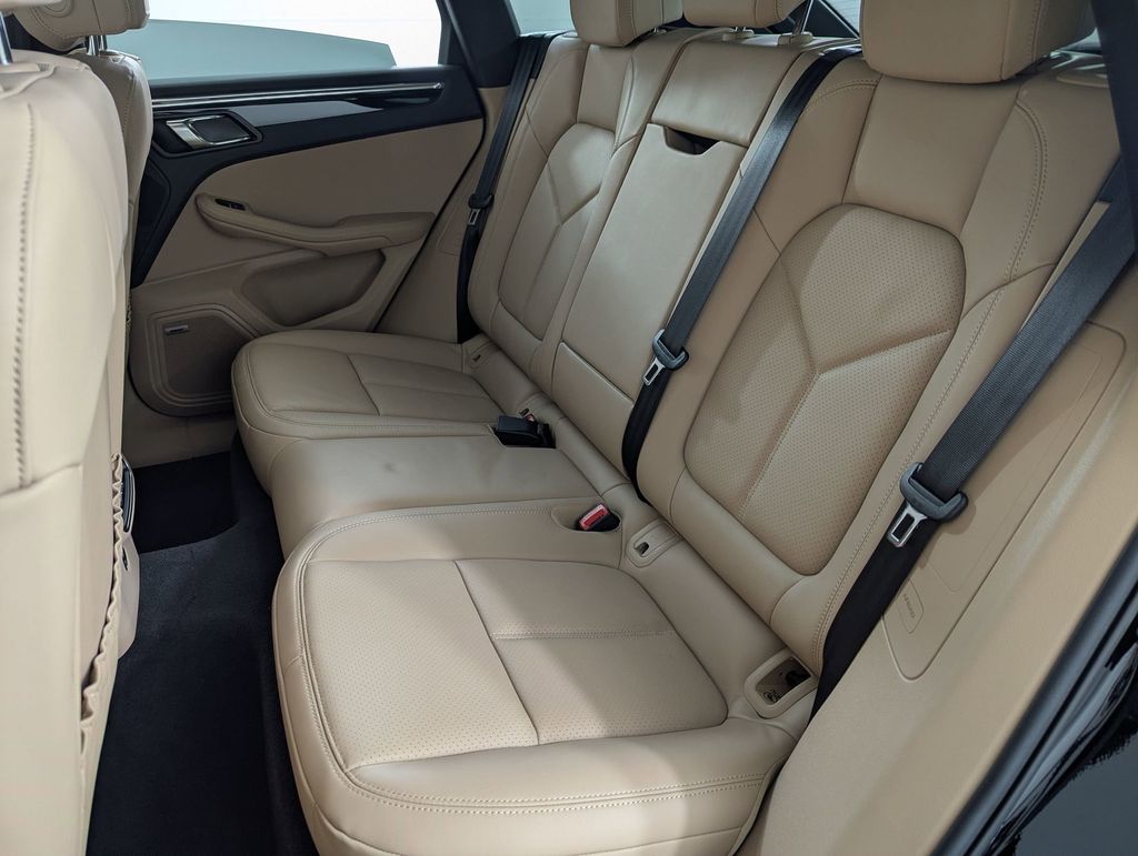 2025 Porsche Macan - Photo 17