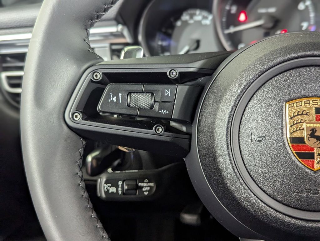 2025 Porsche Macan - Photo 20