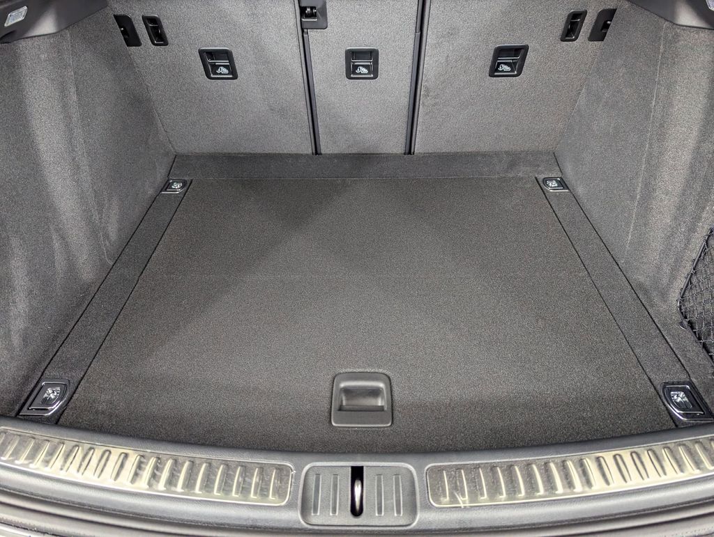 2025 Porsche Macan - Photo 29