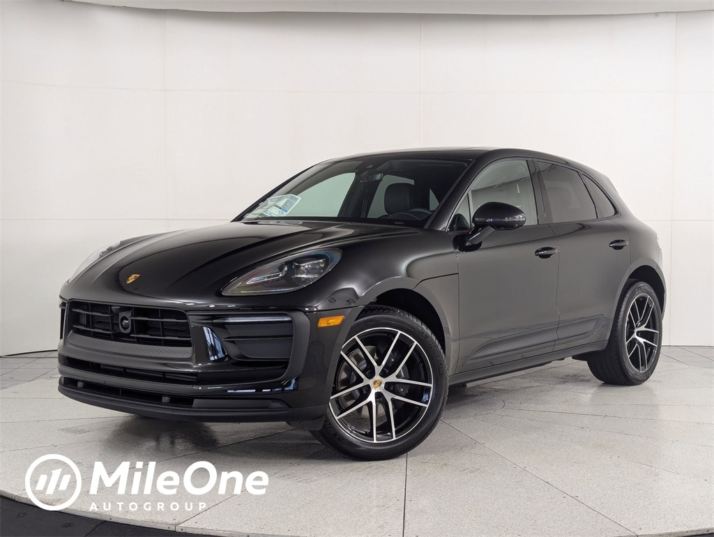 2025 Porsche Macan's photo
