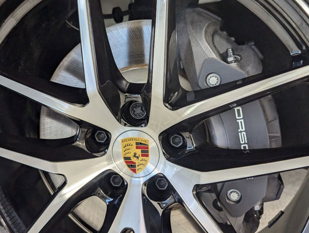 2025 Porsche Macan - Photo 12