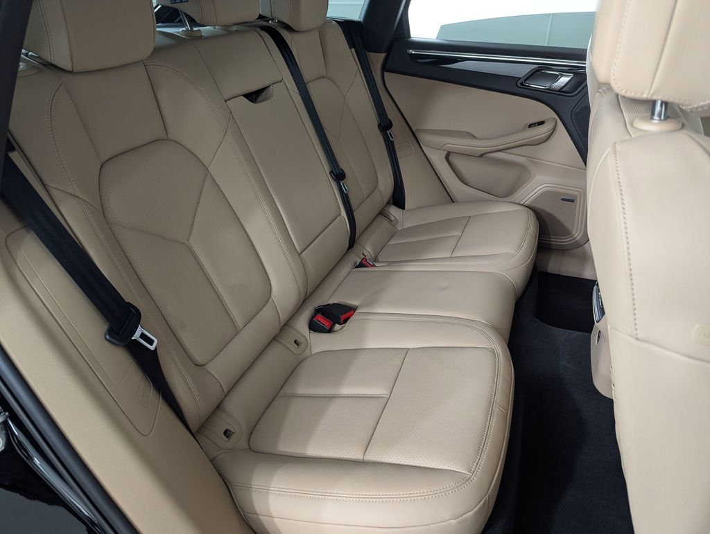 2025 Porsche Macan - Photo 19