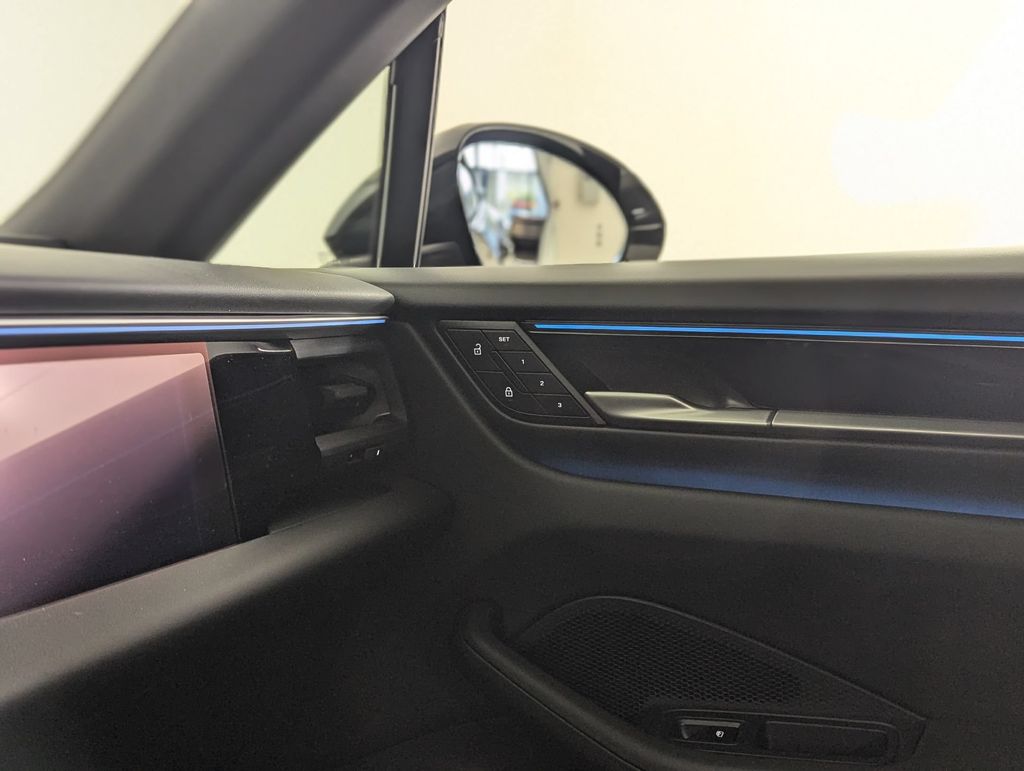 2025 Porsche Macan Base - Photo 19