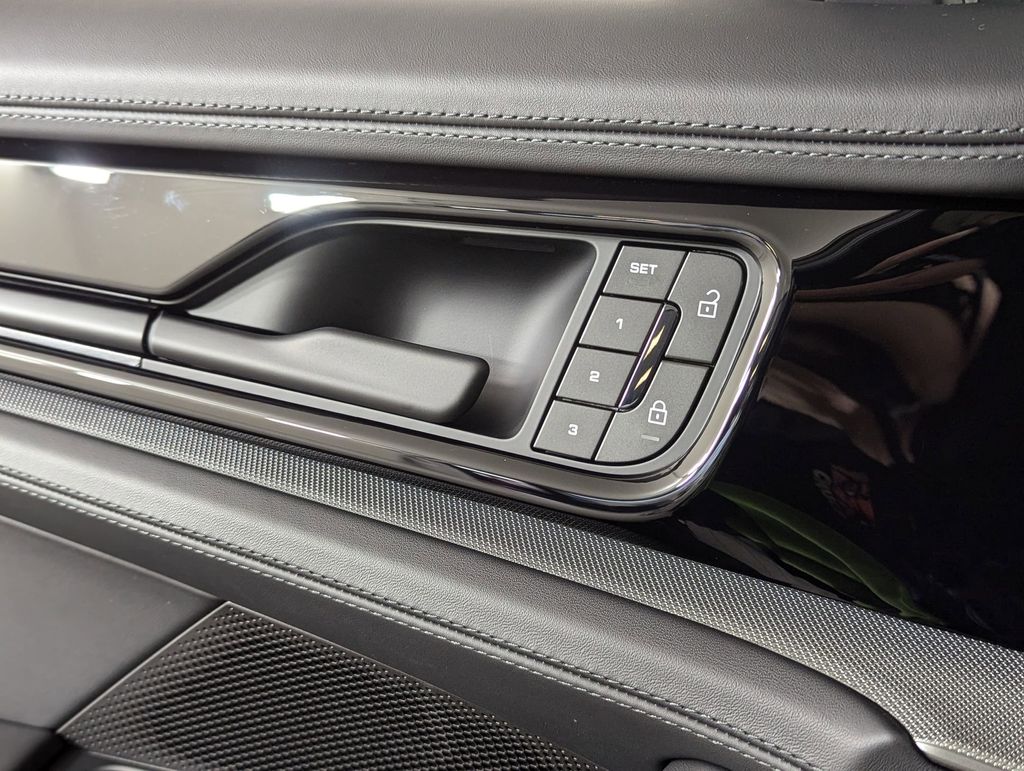 2026 Porsche Panamera 4 E-Hybrid - Photo 22