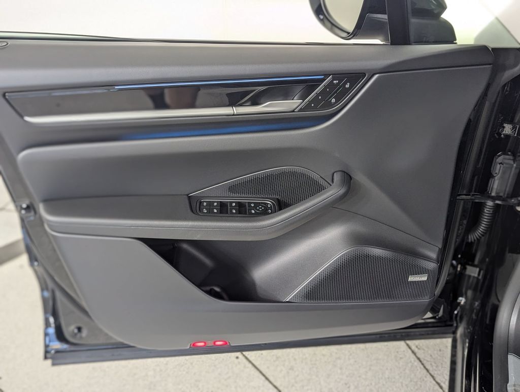 2025 Porsche Macan Base - Photo 25