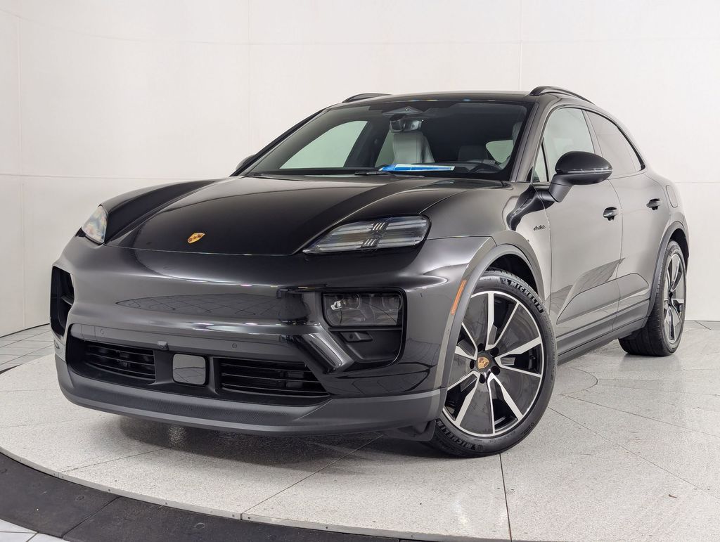 2025 Porsche Macan Base