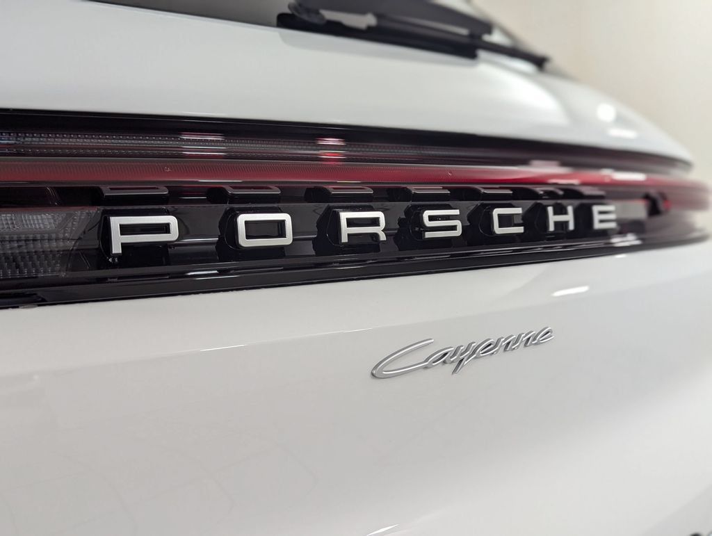 2025 Porsche Cayenne Base - Photo 30