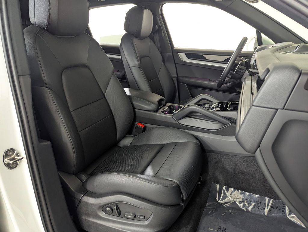 2025 Porsche Cayenne Base - Photo 21