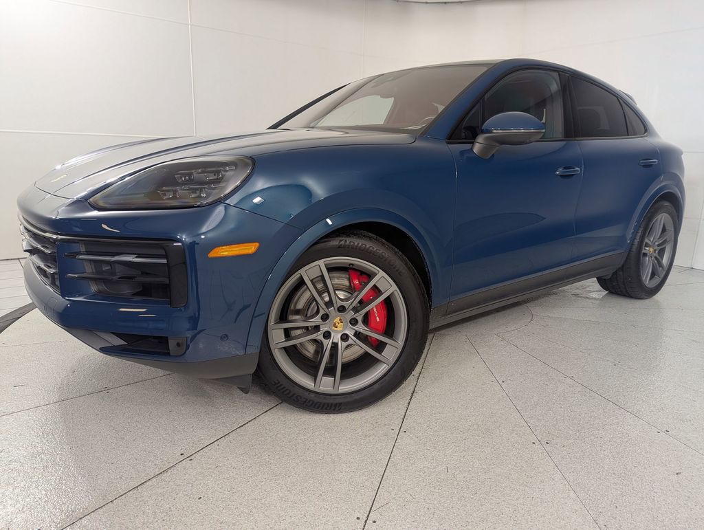 2024 Porsche Cayenne S's photo