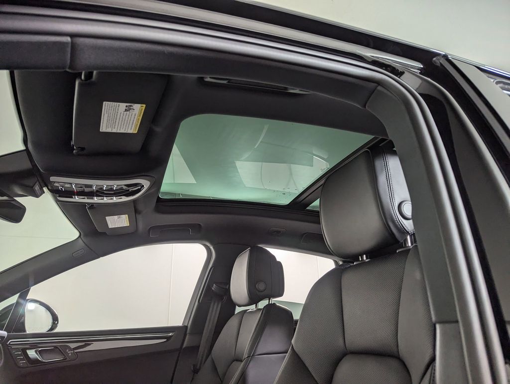 2026 Porsche Macan S - Photo 13