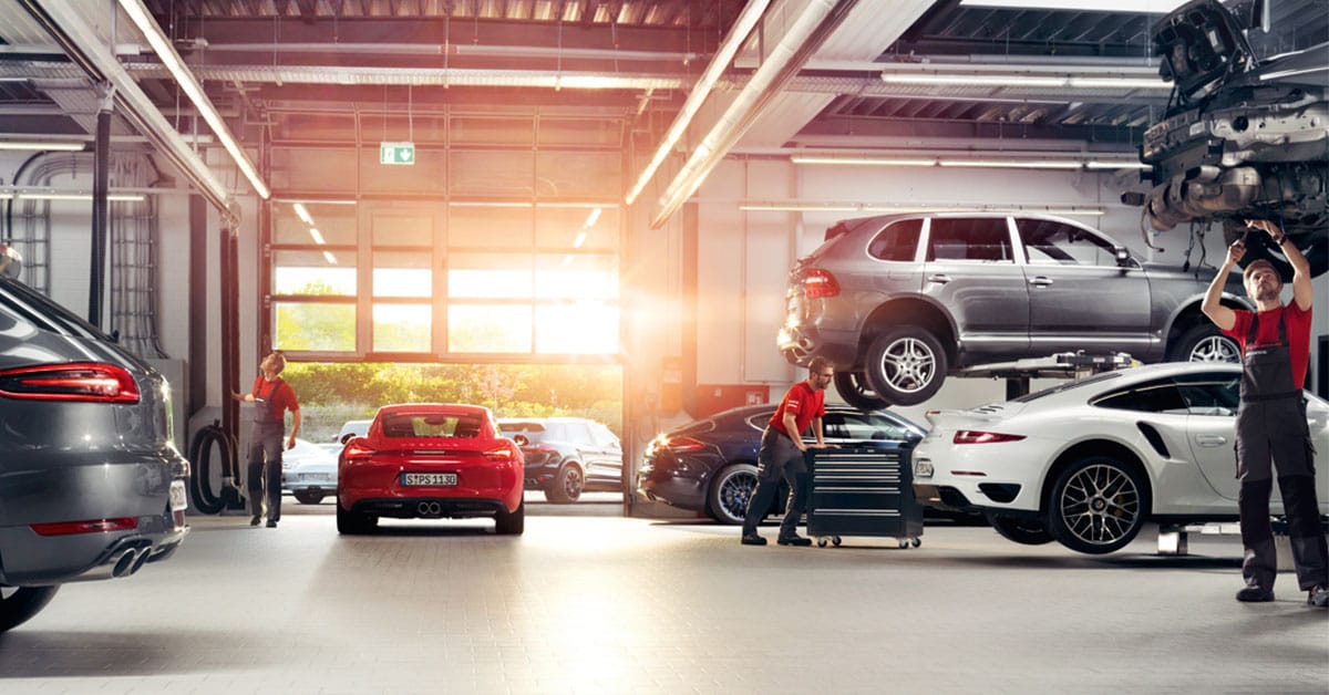 Porsche_Service_ServiceBay_1_1200x628.jpg