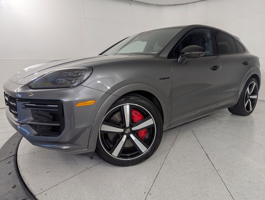 2025 Porsche Cayenne Turbo E-Hybrid's photo