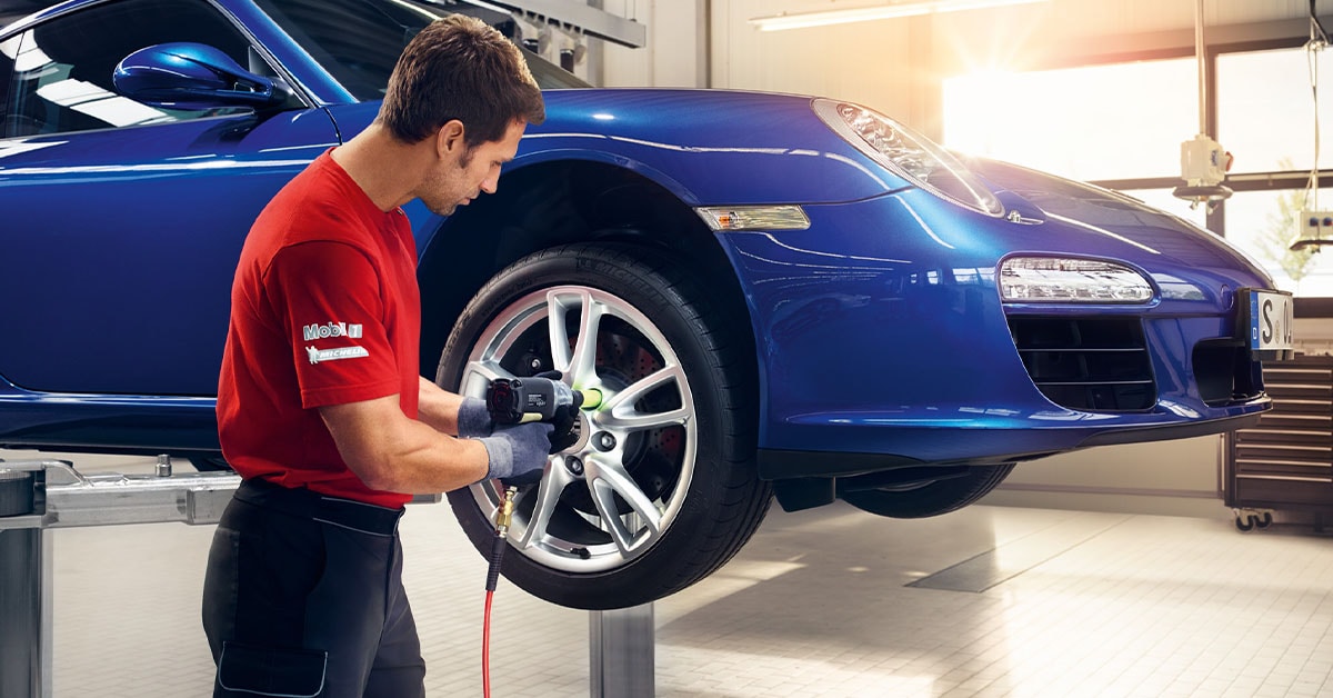 Porsche_Tire_Service.jpg