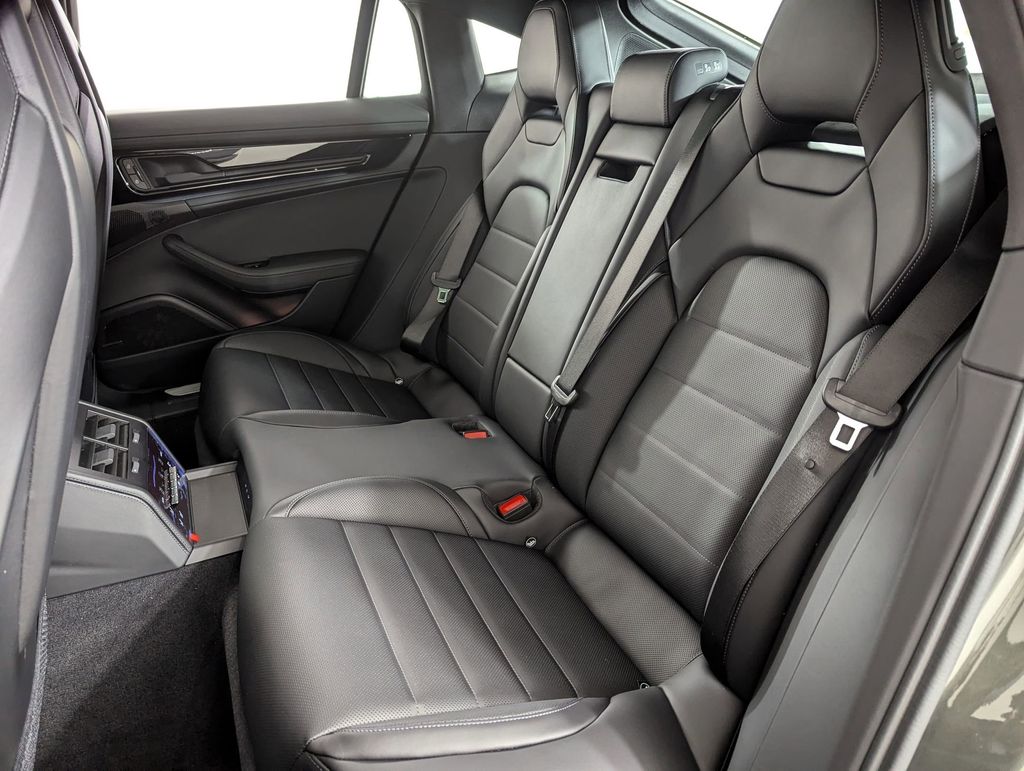 2026 Porsche Panamera 4 E-Hybrid - Photo 26