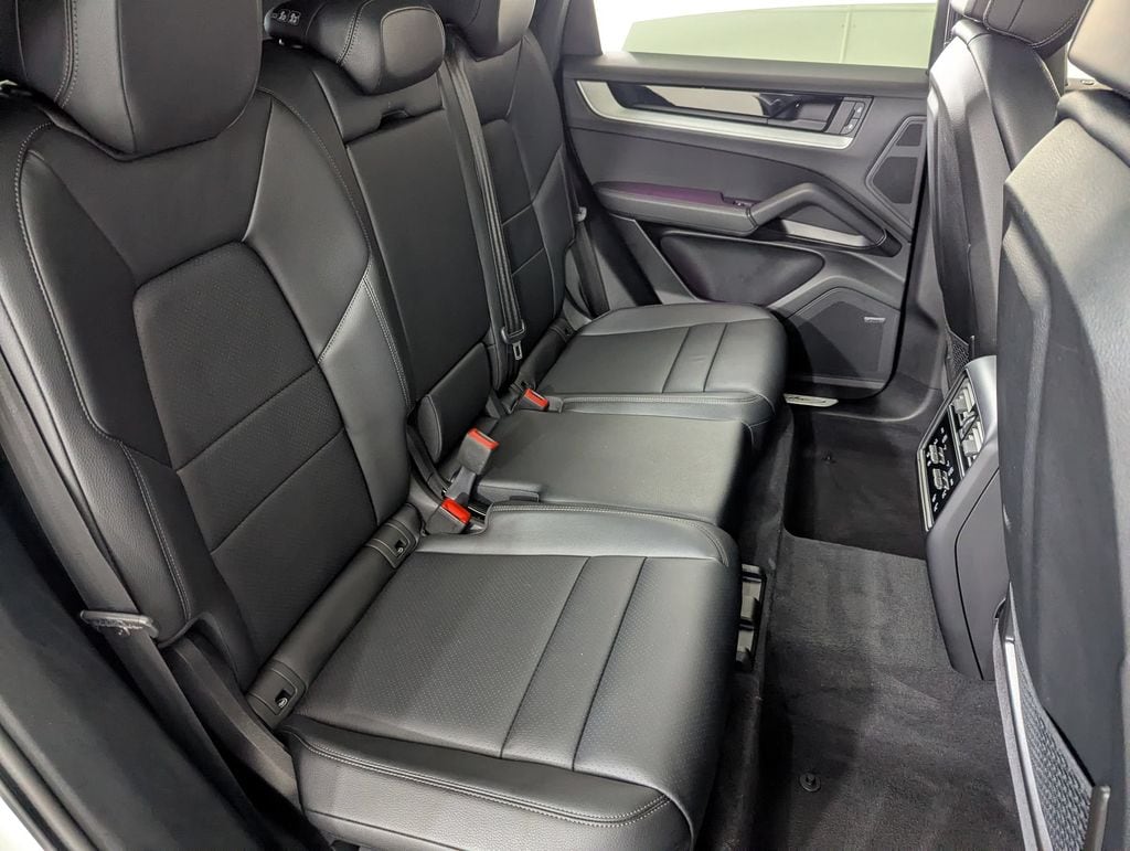 2025 Porsche Cayenne Base - Photo 19