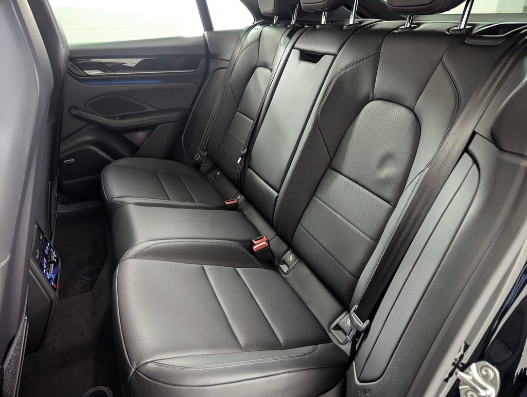 2025 Porsche Macan Base - Photo 26