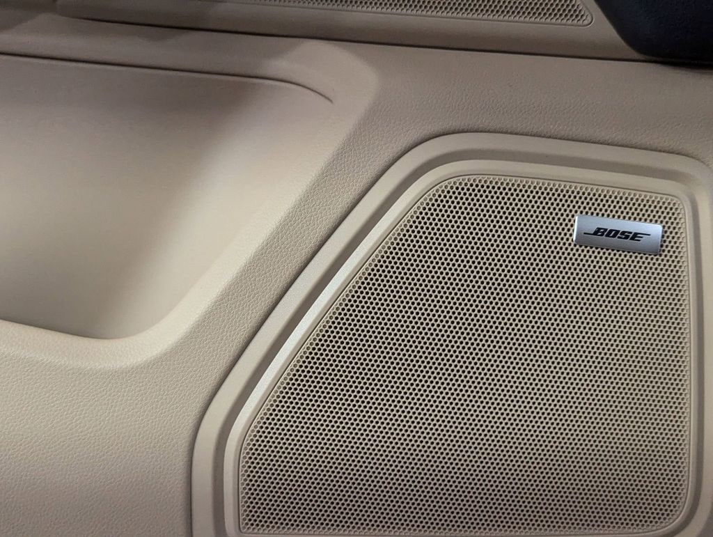 2025 Porsche Macan - Photo 24