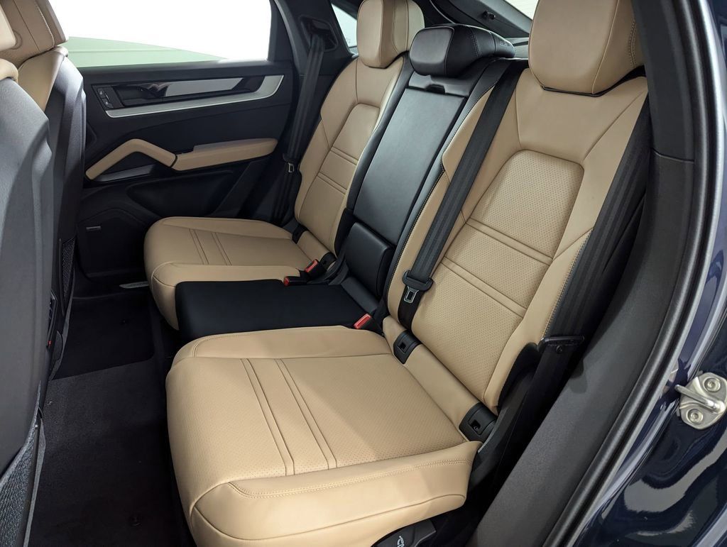 2025 Porsche Cayenne Coup E-Hybrid - Photo 21