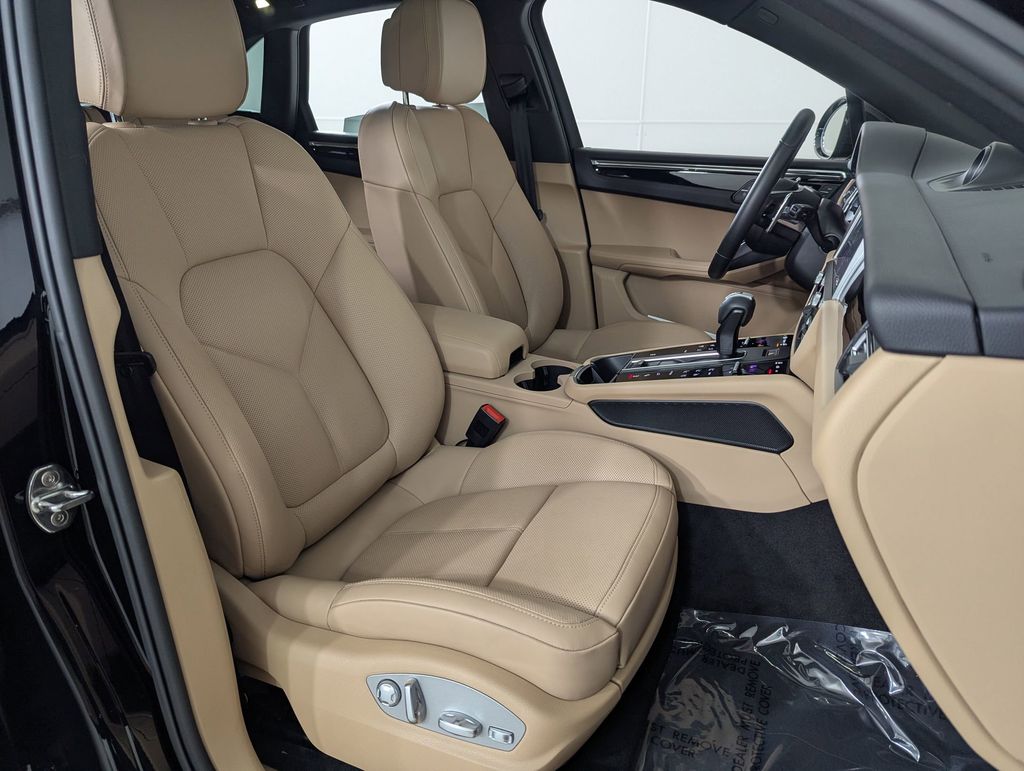 2025 Porsche Macan - Photo 21