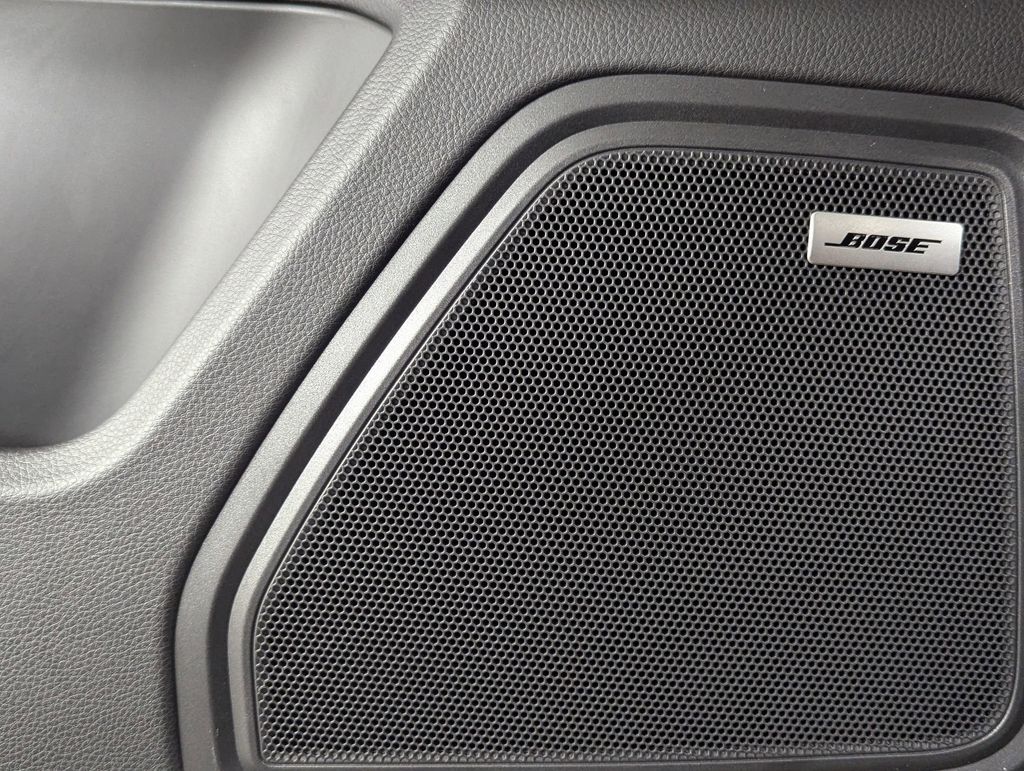 2025 Porsche Macan - Photo 24