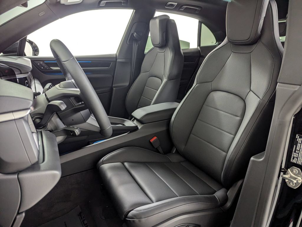 2025 Porsche Macan Base - Photo 5