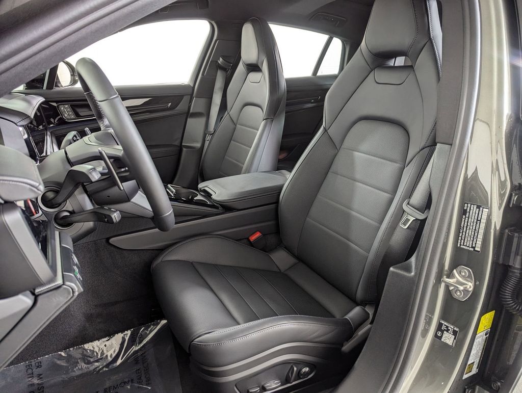 2026 Porsche Panamera 4 E-Hybrid - Photo 5