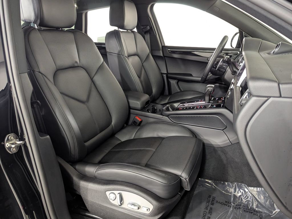 2025 Porsche Macan T - Photo 21