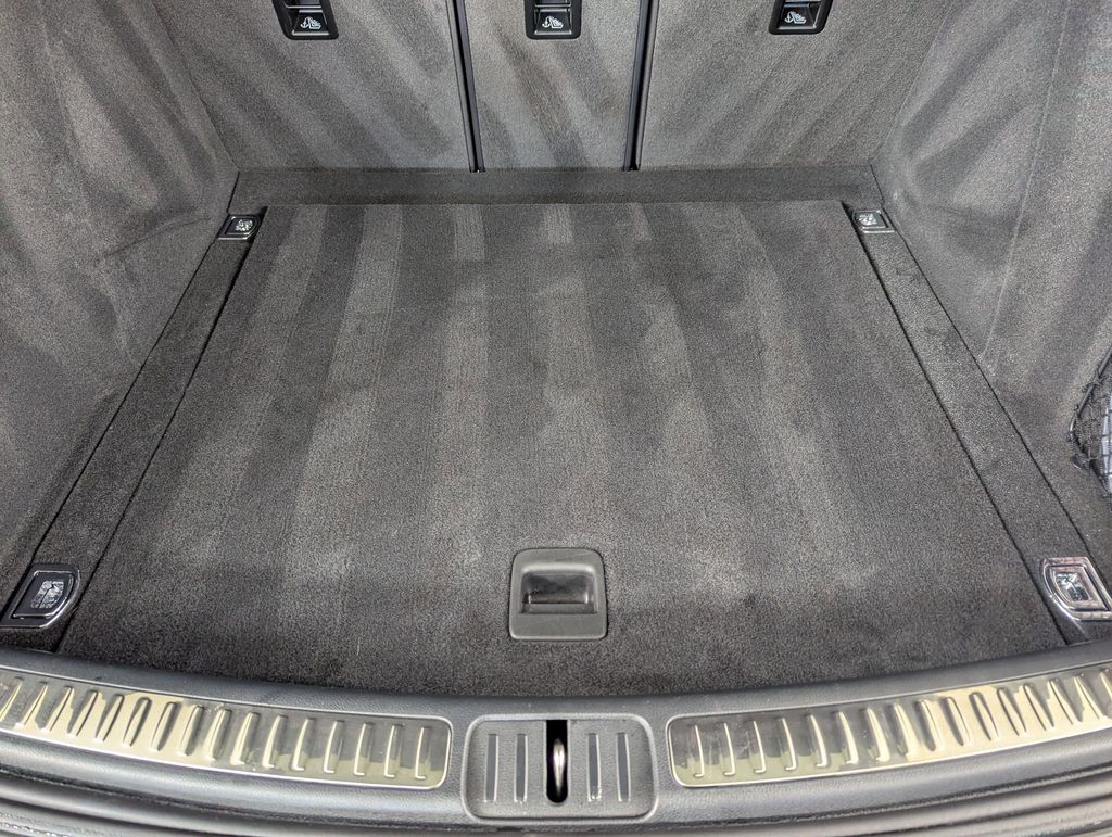 2025 Porsche Macan T - Photo 22