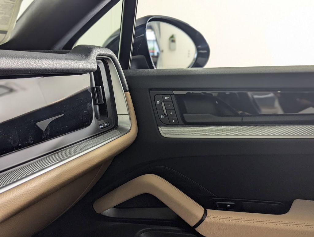 2025 Porsche Cayenne Coup E-Hybrid - Photo 16
