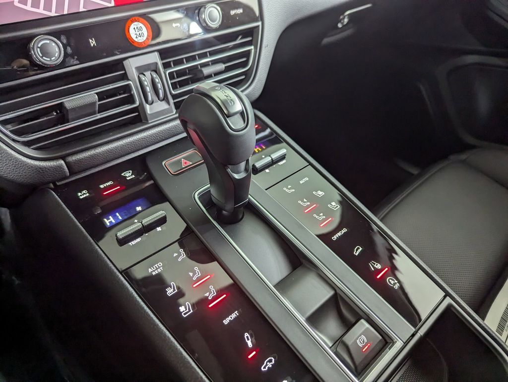 2026 Porsche Macan S - Photo 16
