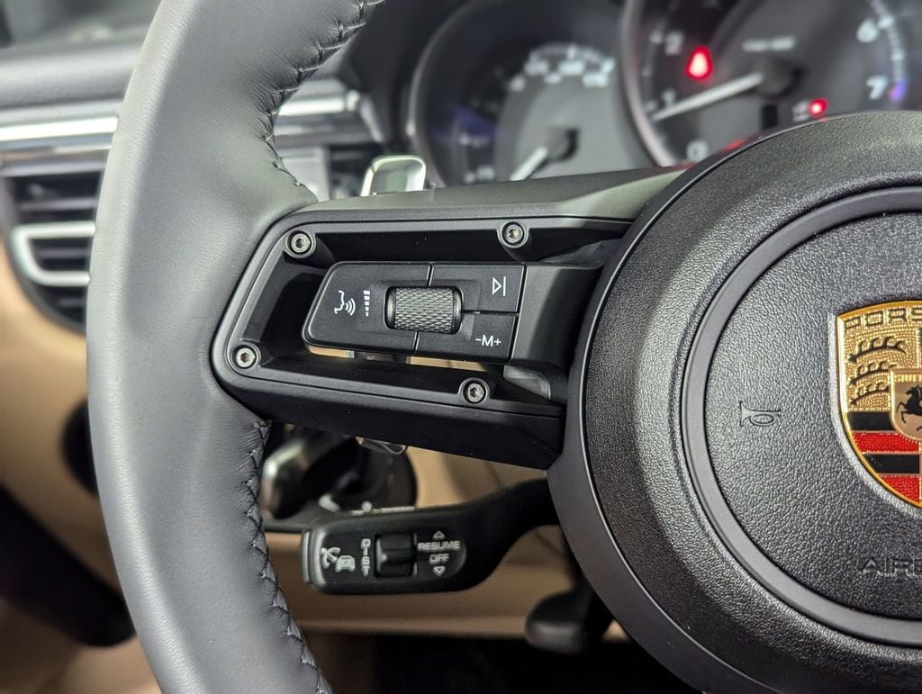 2025 Porsche Macan - Photo 20