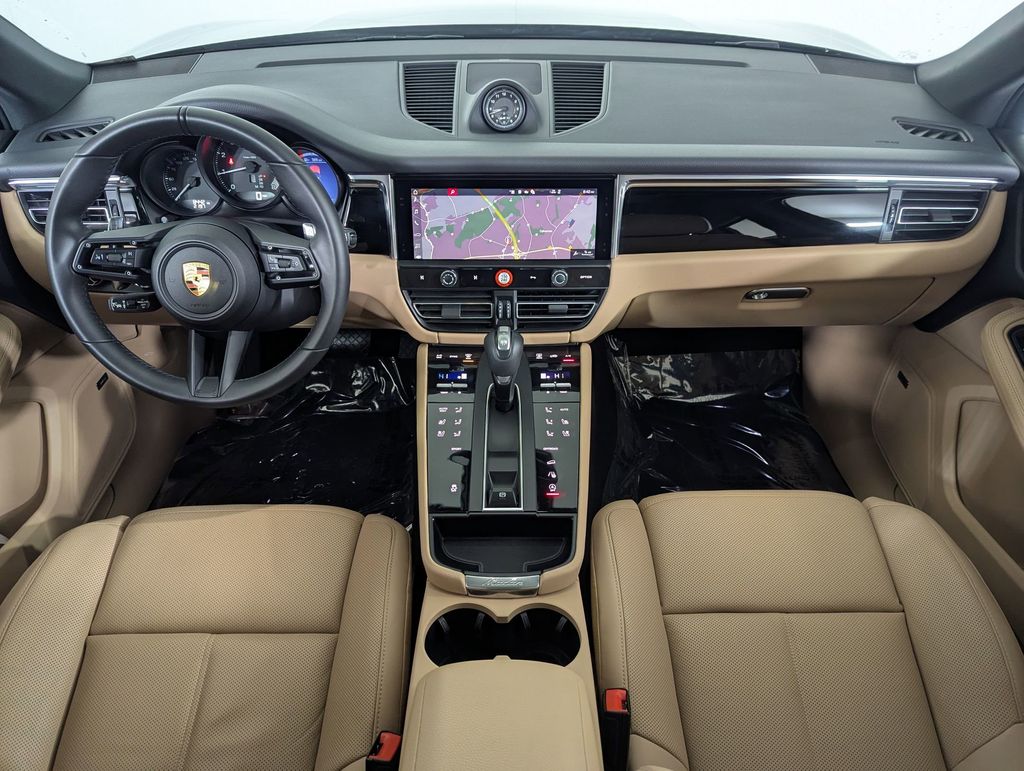 2025 Porsche Macan - Photo 18