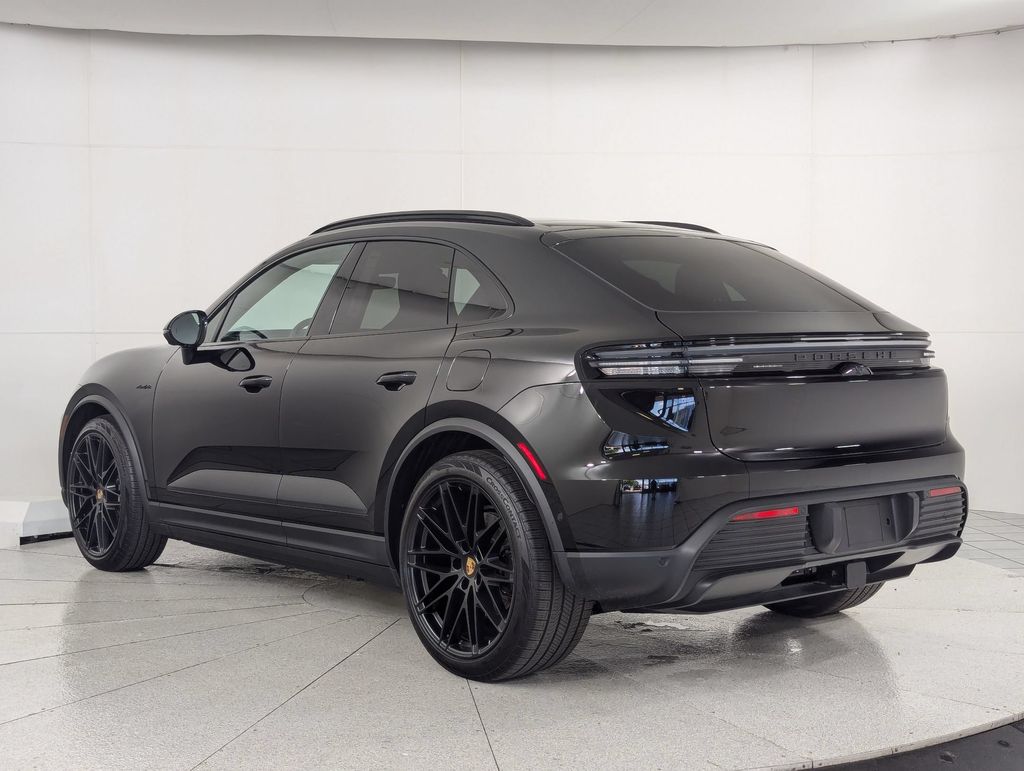 2025 Porsche Macan Base - Photo 3
