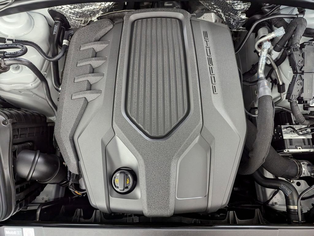2025 Porsche Macan - Photo 31