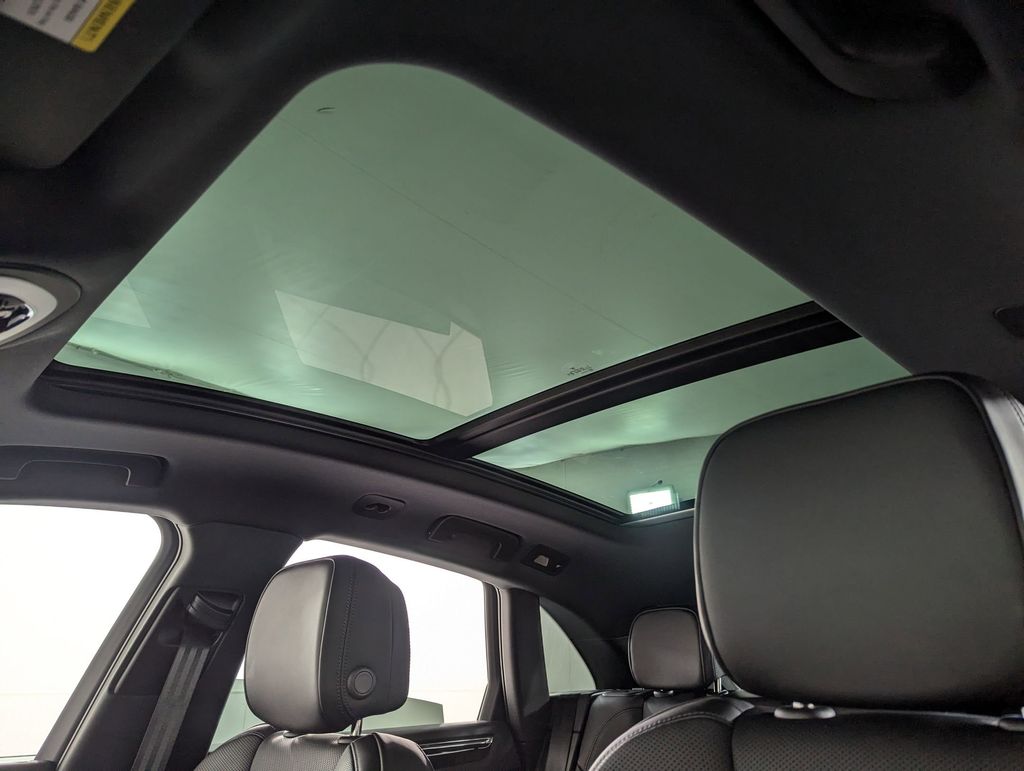 2025 Porsche Macan T - Photo 13