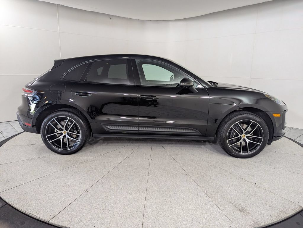 2025 Porsche Macan T - Photo 8