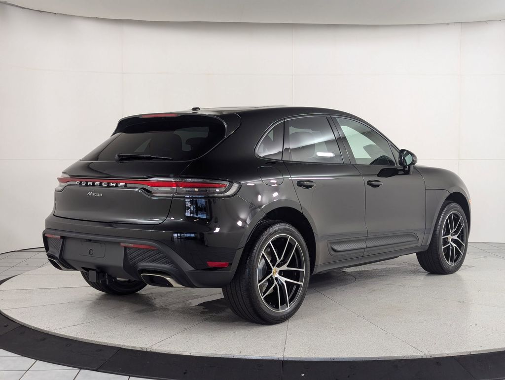 2025 Porsche Macan T - Photo 9