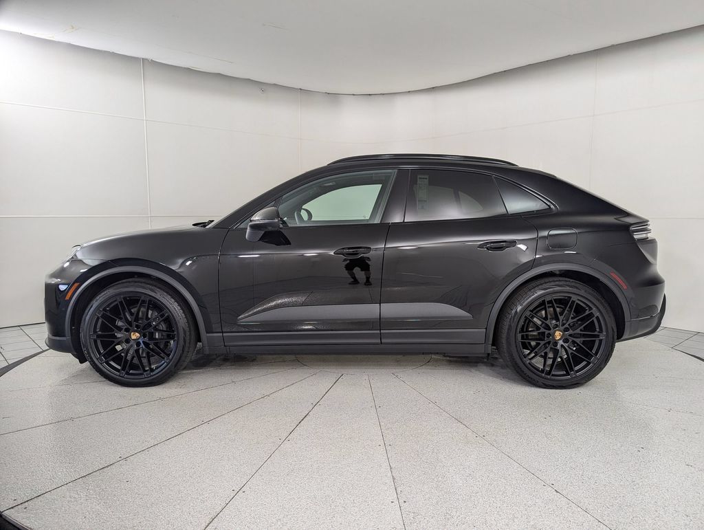 2025 Porsche Macan Base - Photo 2