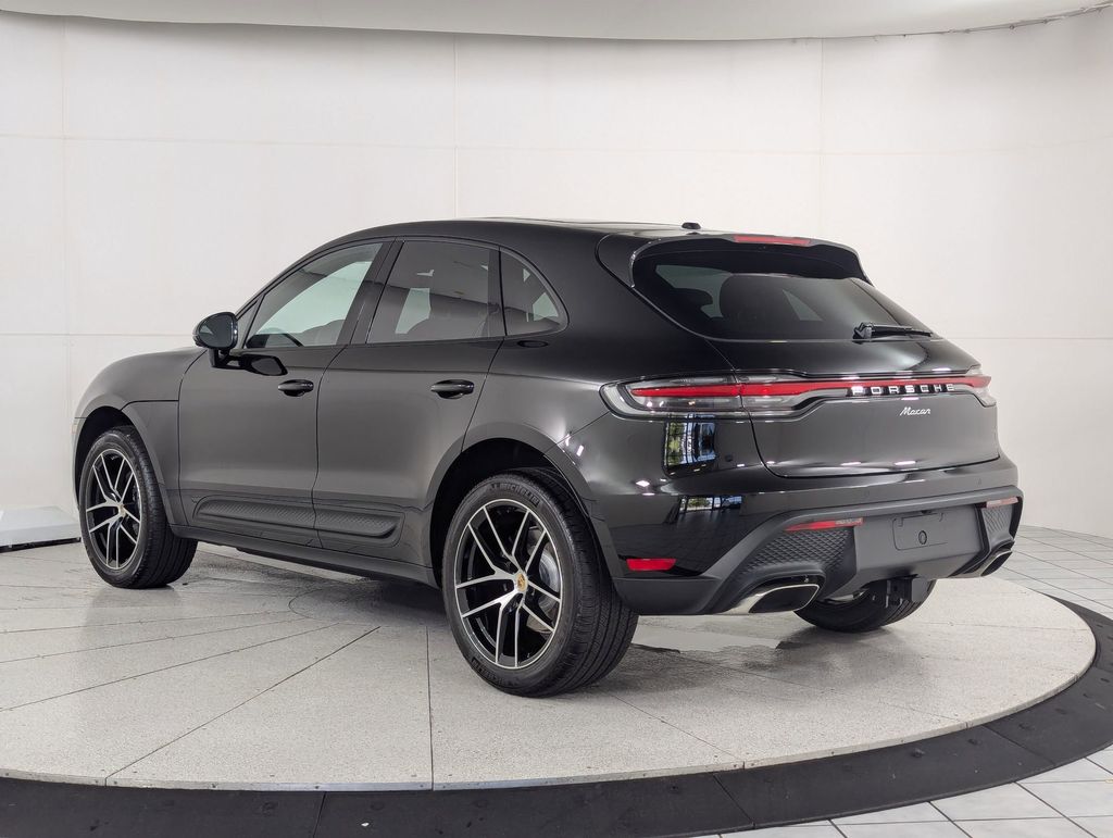 2025 Porsche Macan T - Photo 3