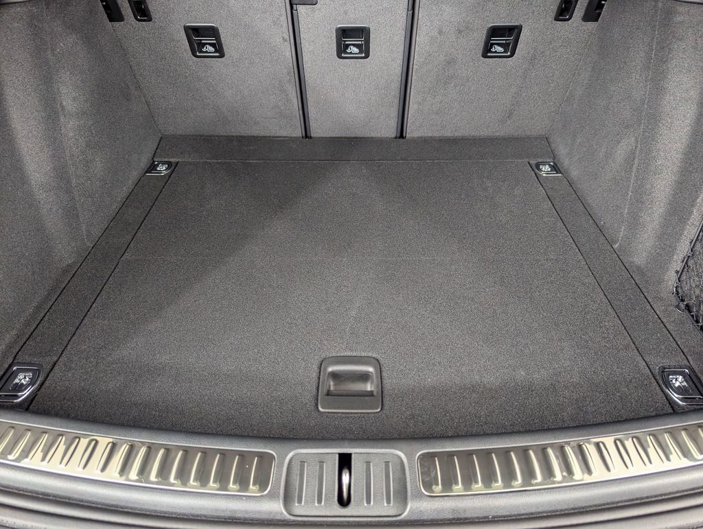 2025 Porsche Macan T - Photo 29