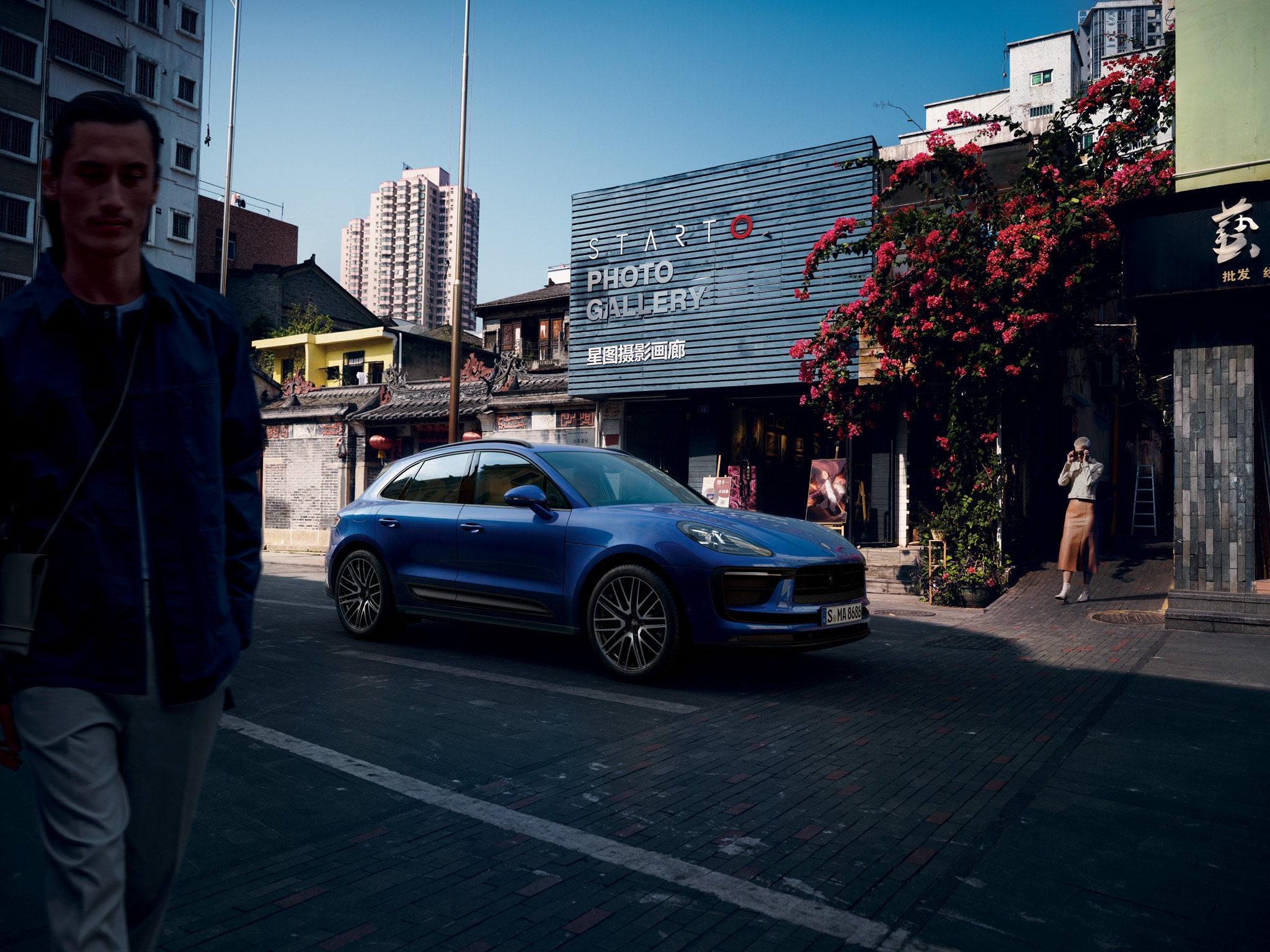2022_Porsche_Macan_Parked_GalleryBuilding.jpg