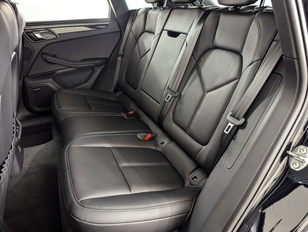 2025 Porsche Macan T - Photo 26