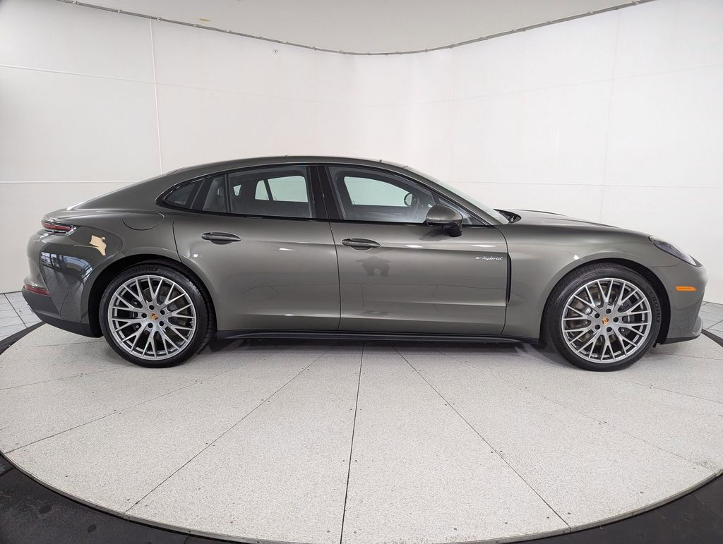 2026 Porsche Panamera 4 E-Hybrid - Photo 8