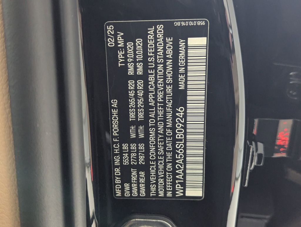 2025 Porsche Macan - Photo 25
