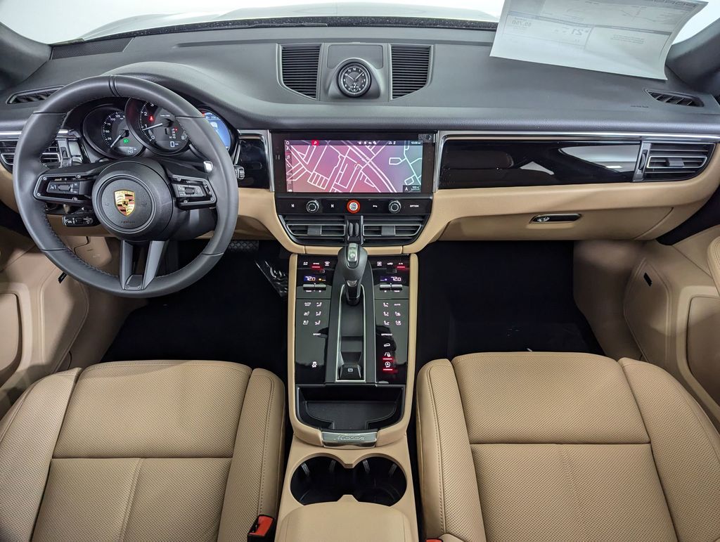 2025 Porsche Macan - Photo 26