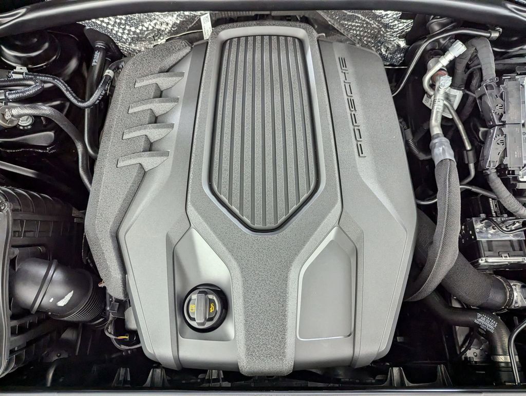 2025 Porsche Macan T - Photo 31